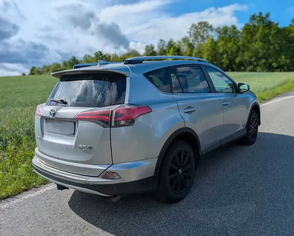 Gebraucht Toyota RAV4 Executive 152 PS (111 kW) 2017 Silber SUV
