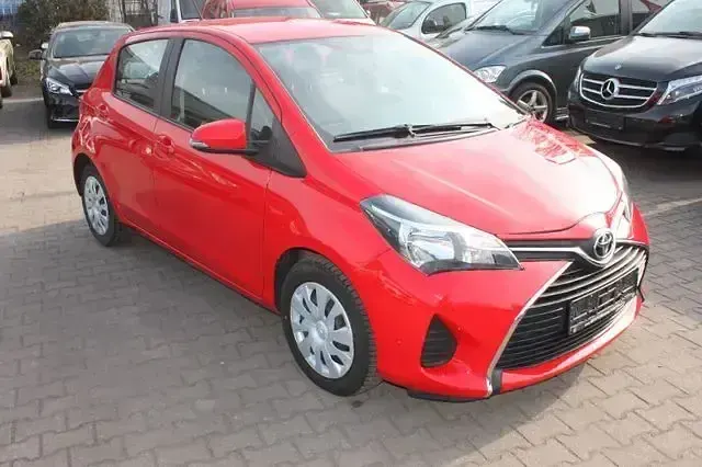 Gebraucht Toyota Yaris Comfort 69 PS (50 kW) 2017 Rot Limousine