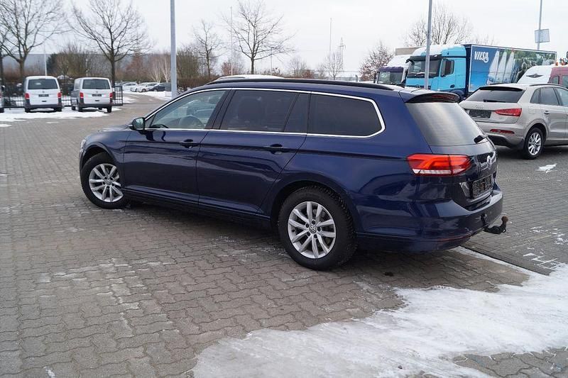Gebraucht VW Passat Comfortline 150 PS (110 kW) 2019 Blau Limousine