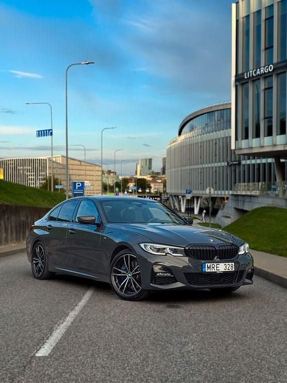 Grau Gebraucht 2020 BMW 330 M Sport Limousine | 39.500 € (Etwas zu teuer) - Bild 1/4