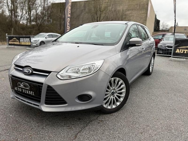Gebraucht Ford Focus Trend 101 PS (74 kW) 2014 Silber Limousine