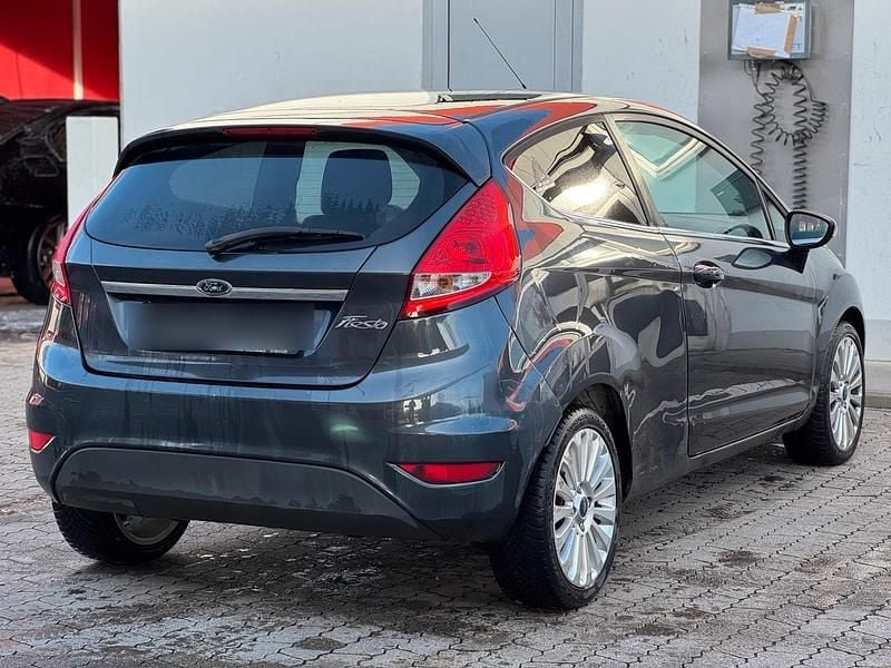 Gebraucht Ford Fiesta 96 PS (70 kW) 2009 Grau Kleinwagen