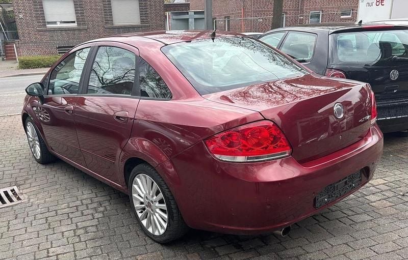 Gebraucht Fiat Linea Dynamic 120 PS (88 kW) 2009 Rot Limousine