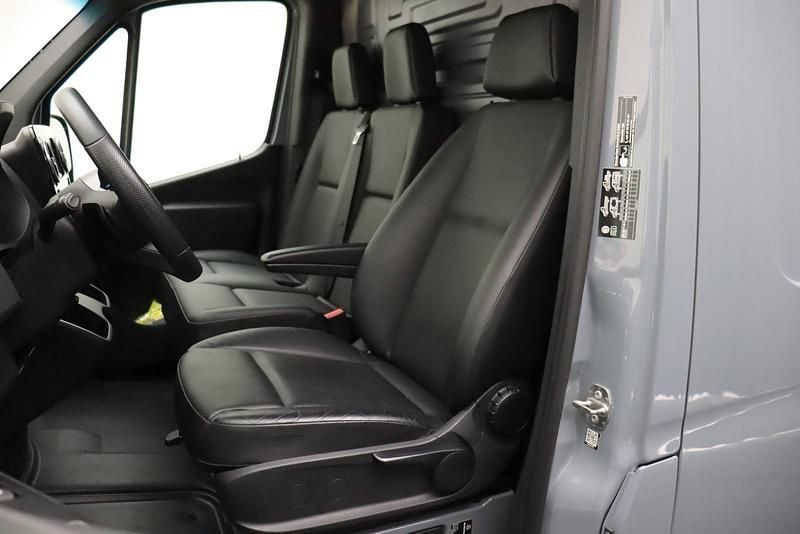 Używany Mercedes Sprinter 170 KM (125 kW) 2024 Van