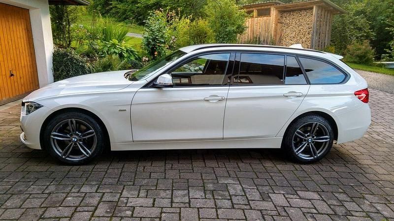 Weiß Gebraucht 2016 BMW 320 Sport Line Kombi | 12.800 € (Guter Preis) - Bild 1/4