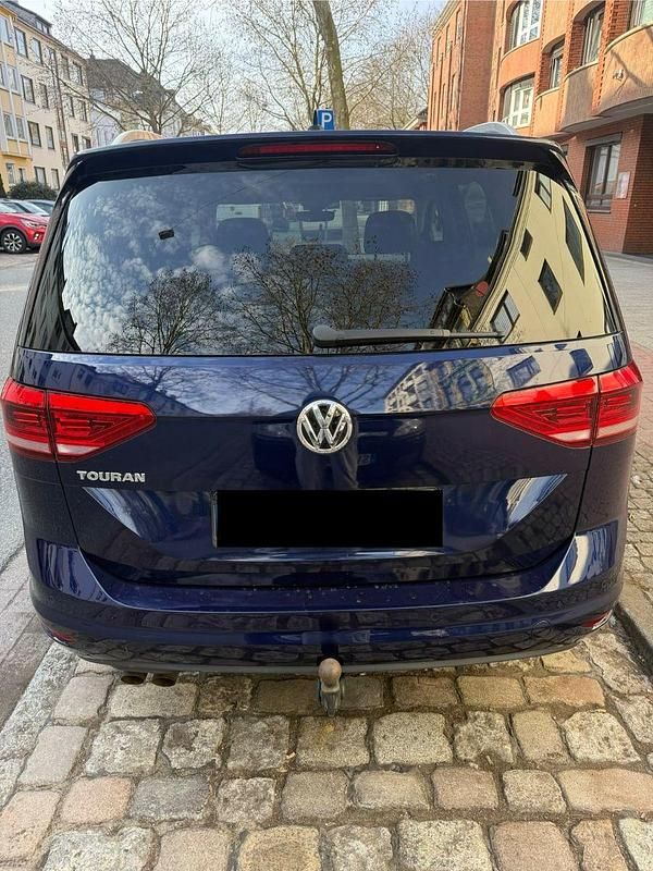 Gebraucht VW Touran Highline 150 PS (110 kW) 2018 Blau Van / Kleinbus