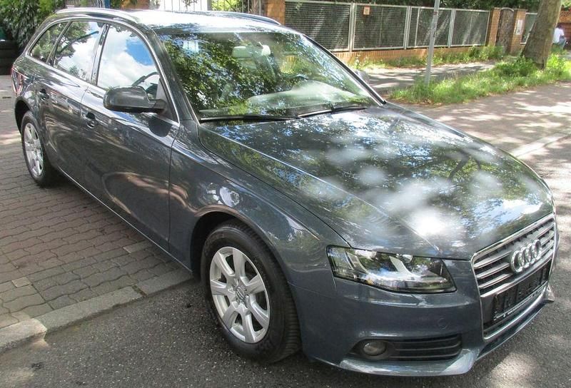 Grau Gebraucht 2011 Audi A4 Attraction Kombi | 4.450 € (Superpreis) - Bild 1/4