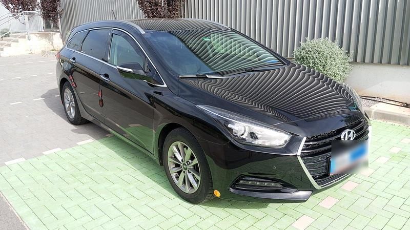 Gebraucht Hyundai i40 Trend 135 PS (99 kW) 2016 Schwarz Kombi