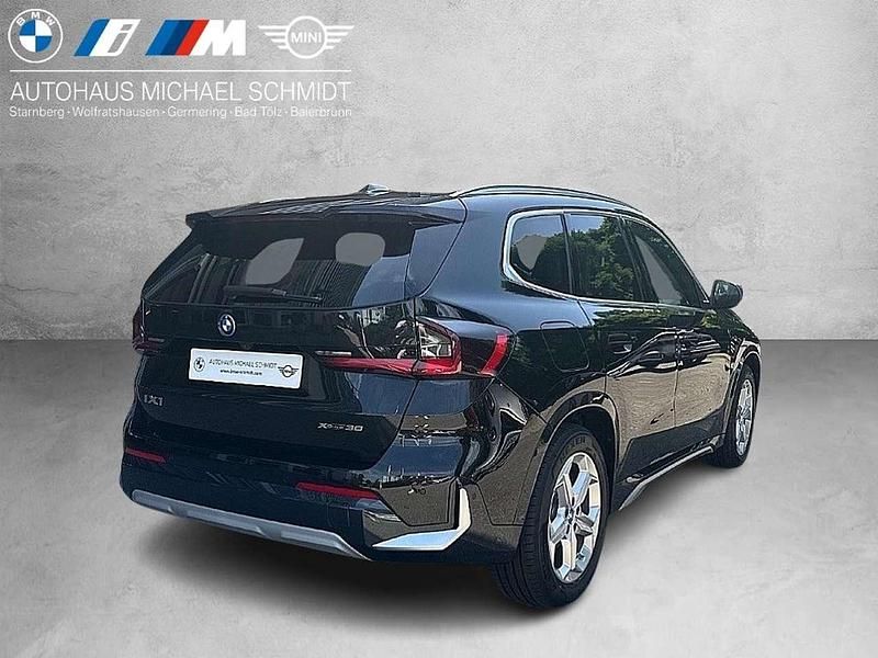 Neu BMW iX1 xLine 230 kW (313 PS) 2025 Black sapphire SUV