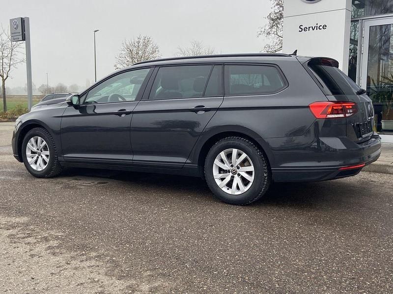 Gebraucht VW Passat 122 PS (89 kW) 2021 Grau Kombi