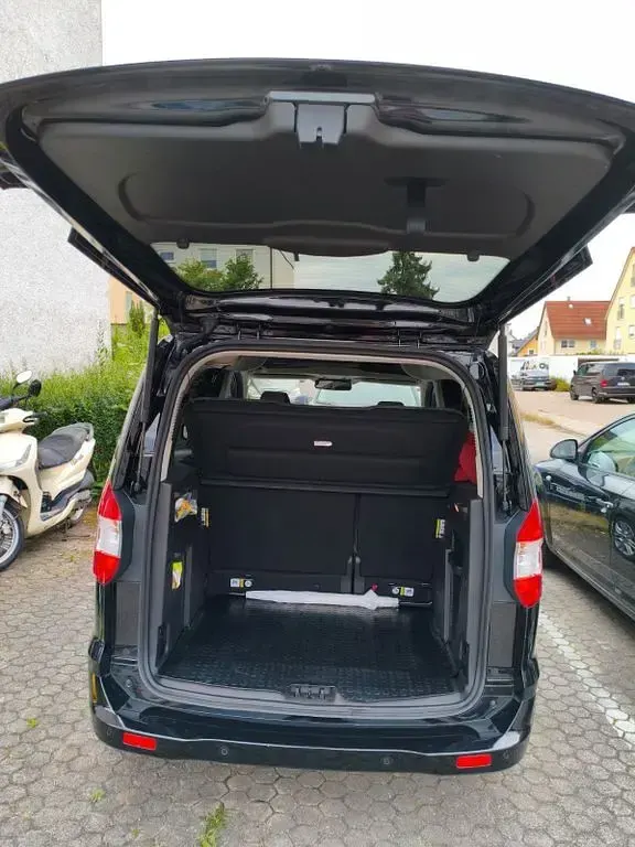 Gebraucht Ford Tourneo Courier Titanium 101 PS (74 kW) 2019 Schwarz Van / Kleinbus