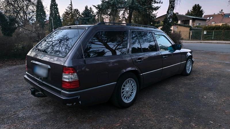 Gebraucht Mercedes 200 137 PS (100 kW) 1994 Grau Kombi