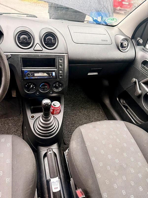 Gebraucht Ford Fiesta 80 PS (58 kW) 2005 Blau Kleinwagen