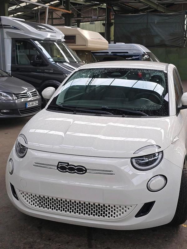 Weiß Gebraucht 2022 Fiat 500e Icon Kleinwagen | 17.999 € (Superpreis) - Bild 1/4