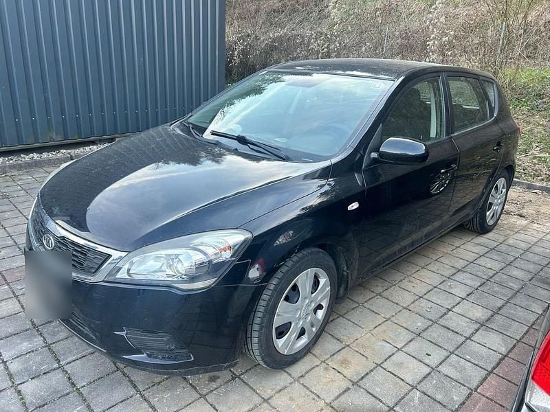 Second-hand Kia Ceed 90 CP (66 kW) 2011 Negru Hatchback