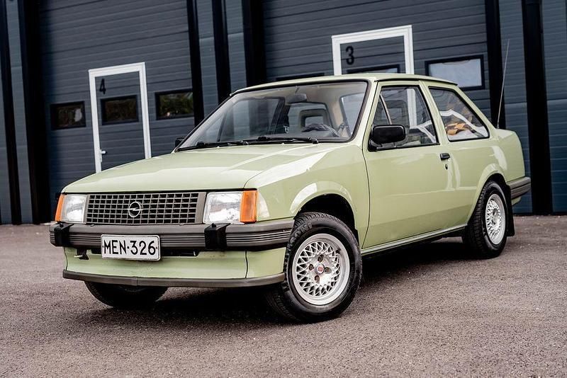 Grün Gebraucht 1983 Opel Corsa S Limousine | 5.400 € - Bild 1/4