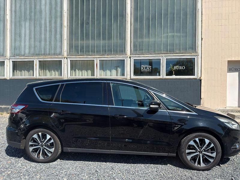 Używany Ford S-MAX Titanium 150 KM (110 kW) 2017 Czarny Minivan