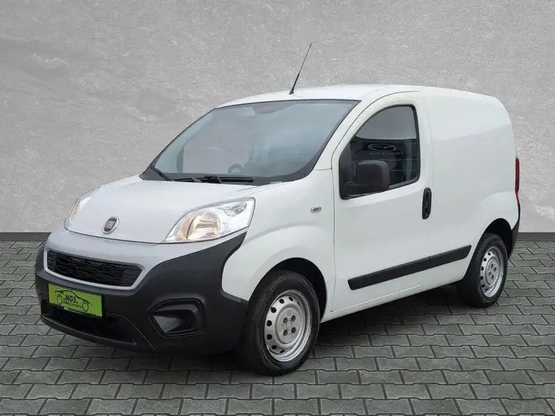 Gebraucht Fiat Fiorino 95 PS (69 kW) 2020 Weiß Van / Kleinbus