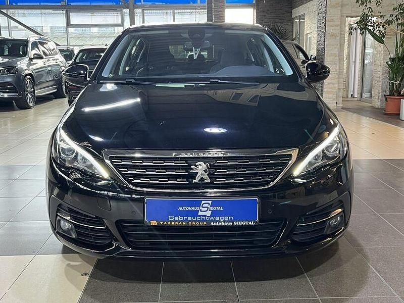 Gebraucht Peugeot 308 Allure 131 PS (96 kW) 2020 Schwarz Limousine