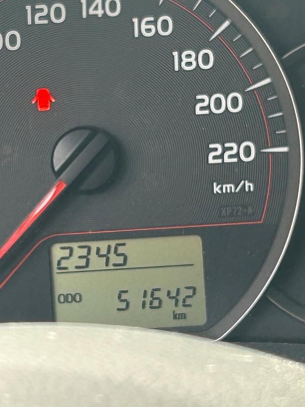 Gebraucht Toyota Yaris 69 PS (50 kW) 2014 Grau Kleinwagen