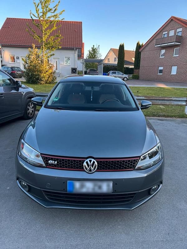 Używany VW Jetta 140 KM (102 kW) 2011 Szary Sedan/Limuzyna