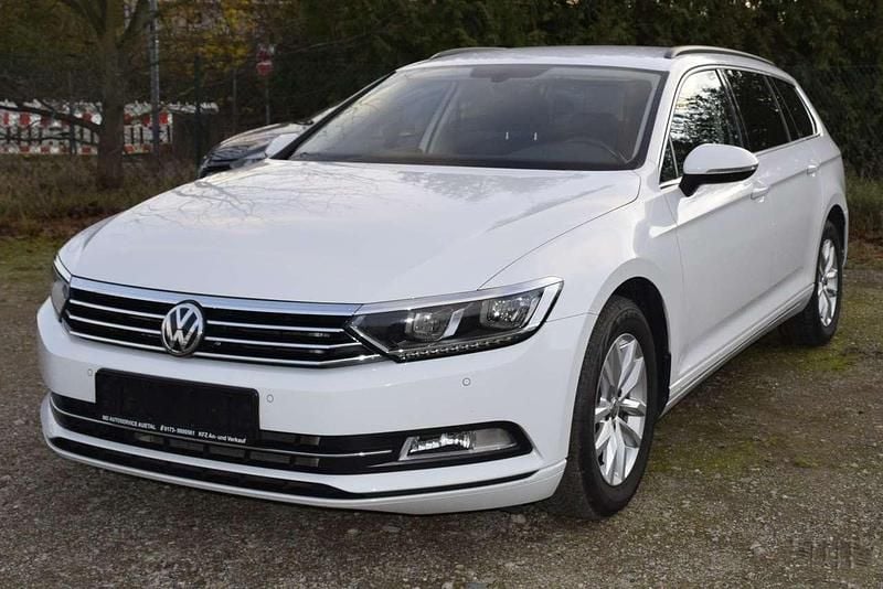 Weiß Gebraucht 2018 VW Passat Comfortline Kombi | 16.800 € (Guter Preis) - Bild 1/4