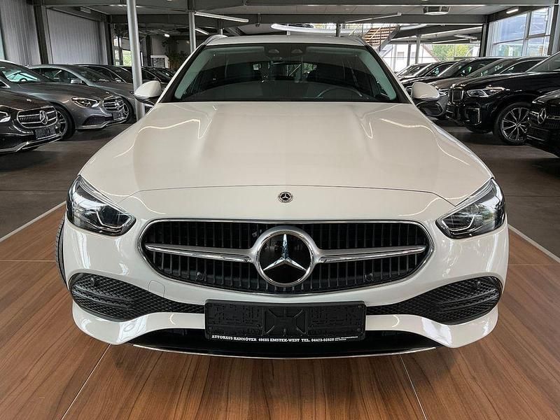Gebraucht Mercedes C220 Avantgarde 200 PS (147 kW) 2022 Weiß Limousine