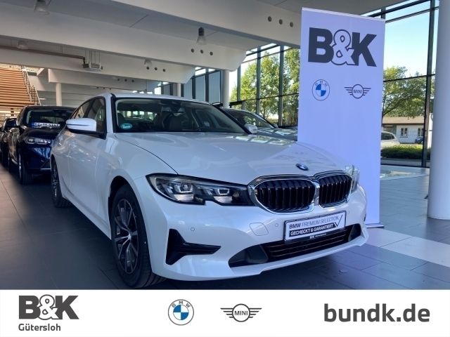 Weiss Gebraucht 2021 BMW 318 Advantage Limousine | 37.990 € - Bild 1/4