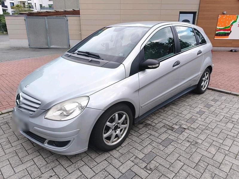 Silber Gebraucht 2005 Mercedes B180 Van / Kleinbus | 2.199 € (Guter Preis) - Bild 1/4