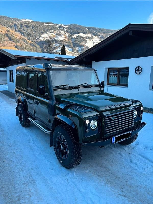 Gebraucht Land Rover Defender 122 PS (89 kW) 2011 Grün SUV