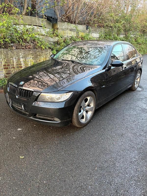 Gebraucht BMW 318 129 PS (94 kW) 2005 Schwarz Kleinwagen