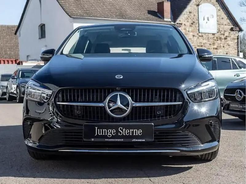 Gebraucht Mercedes B180 Progressive 136 PS (100 kW) 2025 Schwarz kosmosschwarz metallic Van / Kleinbus