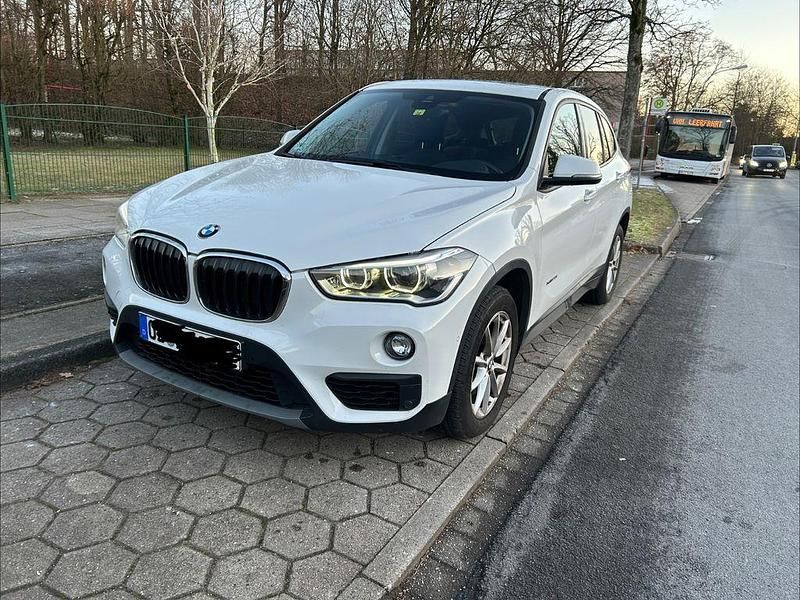 Weiß Gebraucht 2017 BMW X1 Sport Line SUV | 18.500 € (Fairer Preis) - Bild 1/4