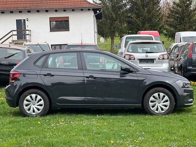 Gebraucht VW Polo Trendline 65 PS (47 kW) 2018 Grau Kleinwagen