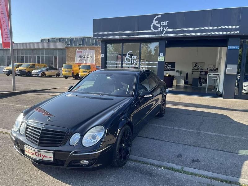 Schwarz Gebraucht 2006 Mercedes E350 Limousine | 6.899 € - Bild 1/4
