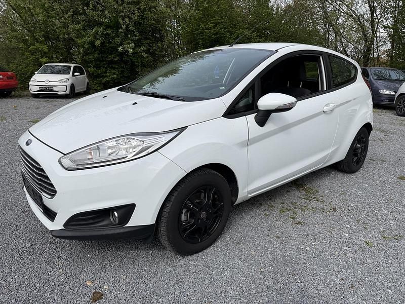 Gebraucht Ford Fiesta Trend 100 PS (73 kW) 2016 Weiss Kleinwagen