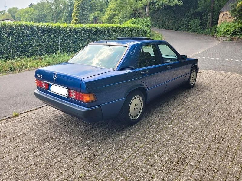 Gebraucht Mercedes 190 Avantgarde 136 PS (100 kW) 1993 Blau Limousine