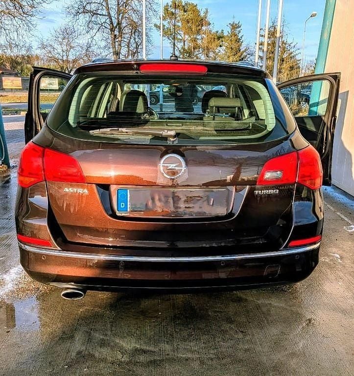 Gebraucht Opel Astra 140 PS (102 kW) 2012 Braun Kombi