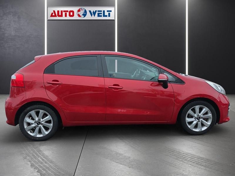 Gebraucht Kia Rio 84 PS (61 kW) 2015 Rot Kleinwagen