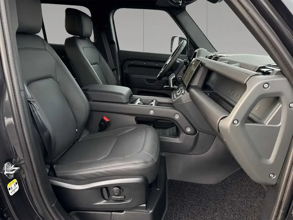 Gebraucht Land Rover Defender 353 PS (259 kW) 2026 Carpathian grey SUV