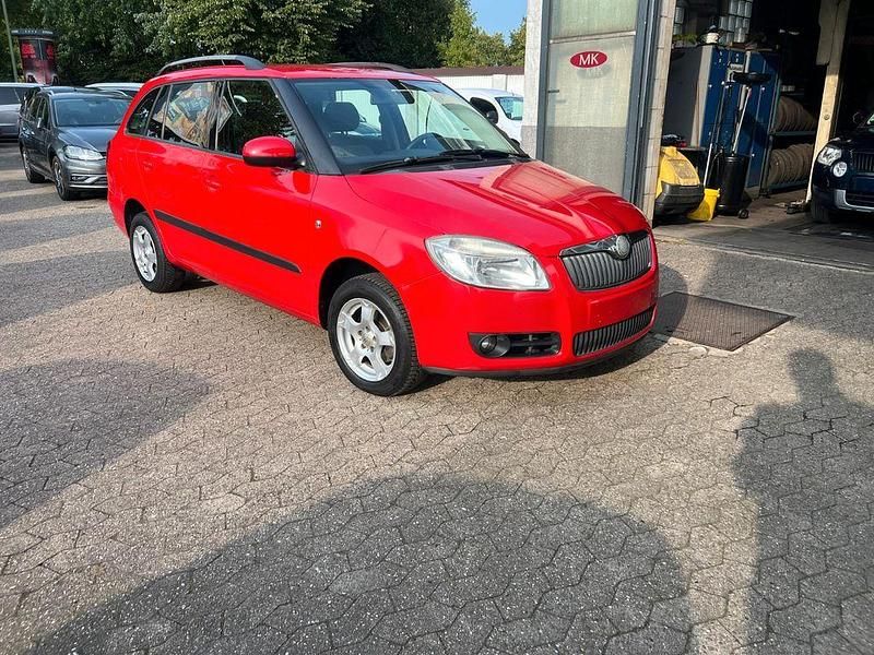 Rot Gebraucht 2009 Skoda Fabia Ambiente Kleinwagen | 2.480 € (Etwas zu teuer) - Bild 1/4