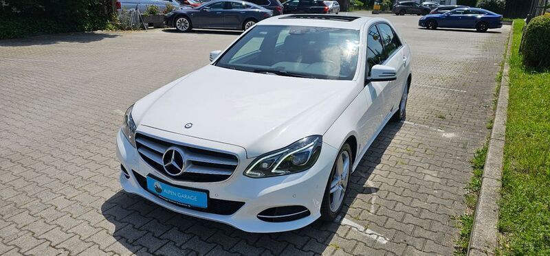 Weiß Gebraucht 2016 Mercedes E200 Avantgarde Limousine | 25.000 € (Etwas zu teuer) - Bild 1/4