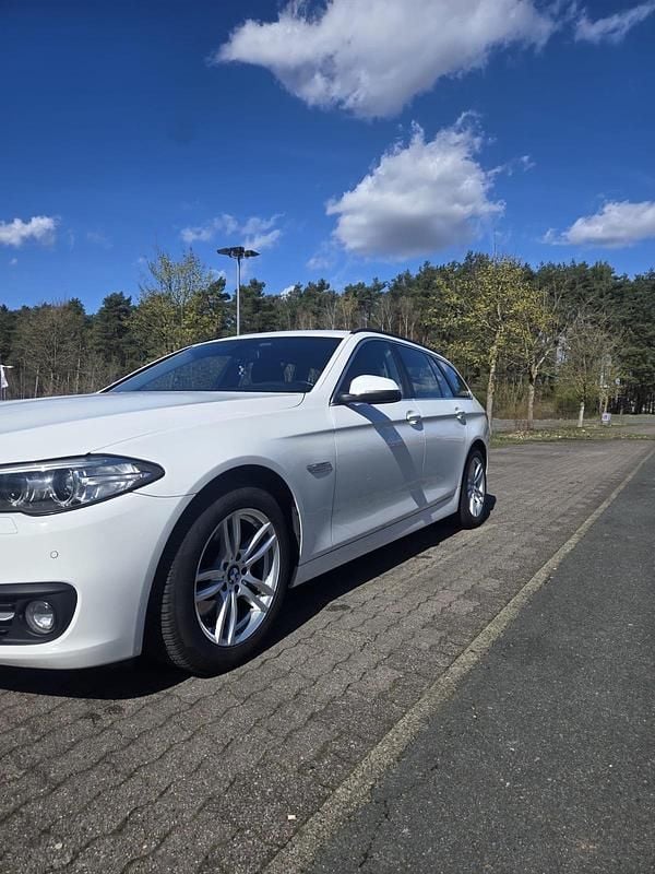 Gebraucht BMW 520 Performance 190 PS (139 kW) 2015 Weiß Kombi