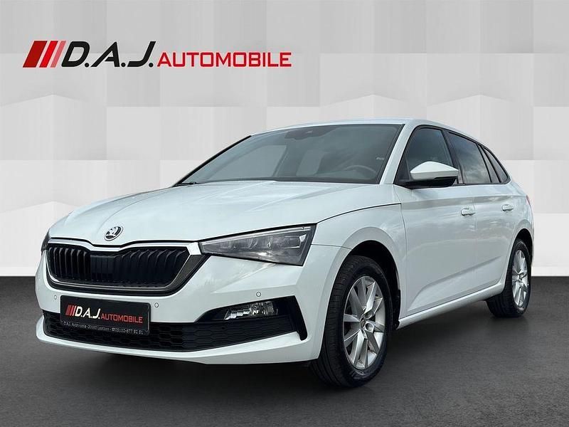Weiß Gebraucht 2020 Skoda Scala Ambition Kleinwagen | 14.980 € (Fairer Preis) - Bild 1/4