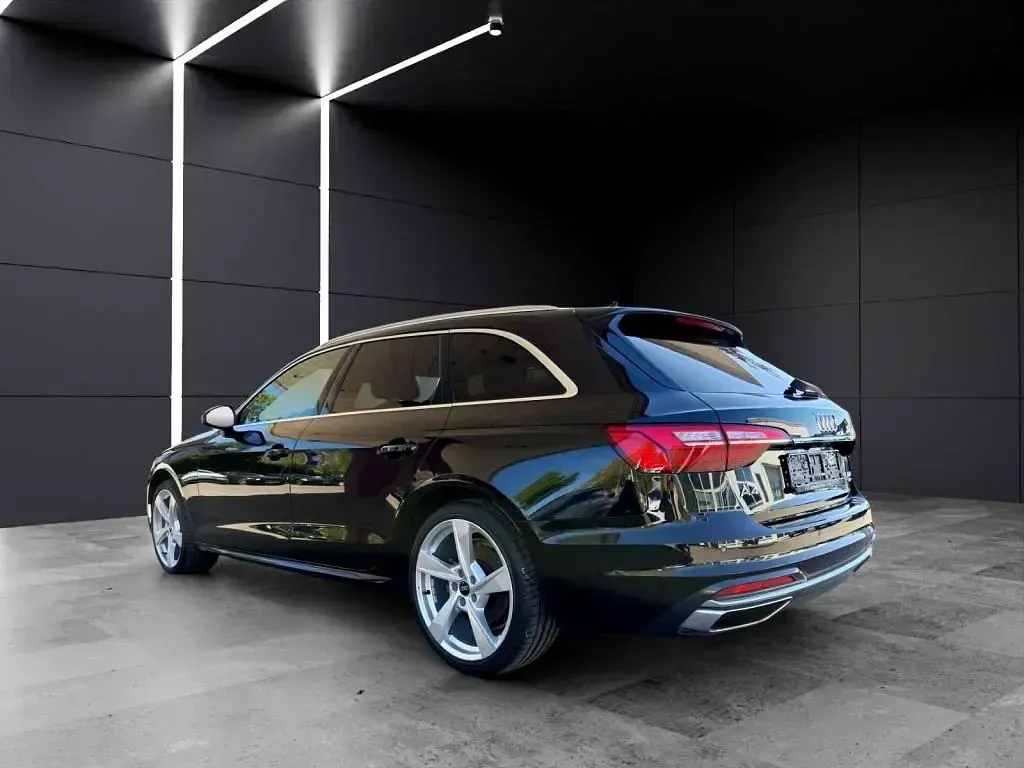 Gebraucht Audi A4 Advanced 204 PS (150 kW) 2023 Mythosschwarz metallic Kombi