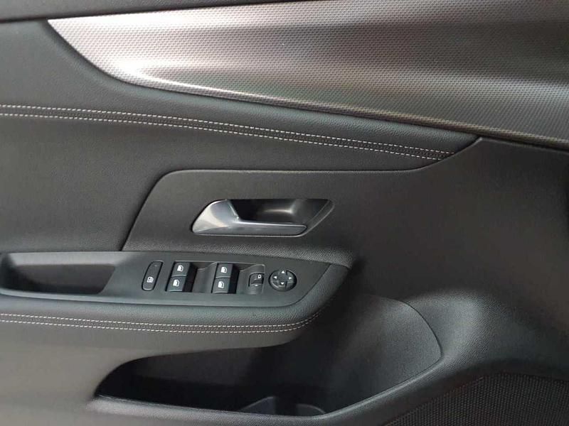 Gebraucht Opel Mokka 130 PS (95 kW) 2025 Kosmos rot metallic SUV