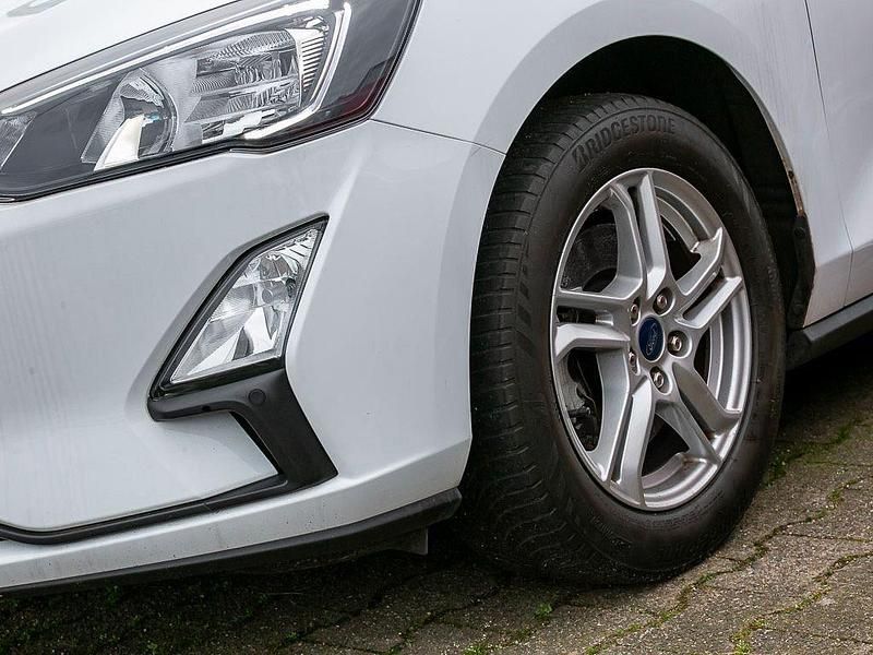 Gebraucht Ford Focus Cool & Connect 101 PS (74 kW) 2021 Weiß Kombi