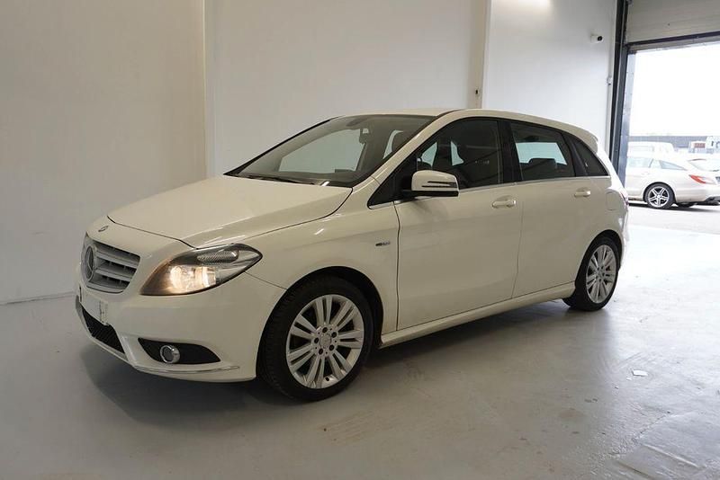 Second-hand Mercedes B200 156 CP (114 kW) 2012 Alb Monovolum