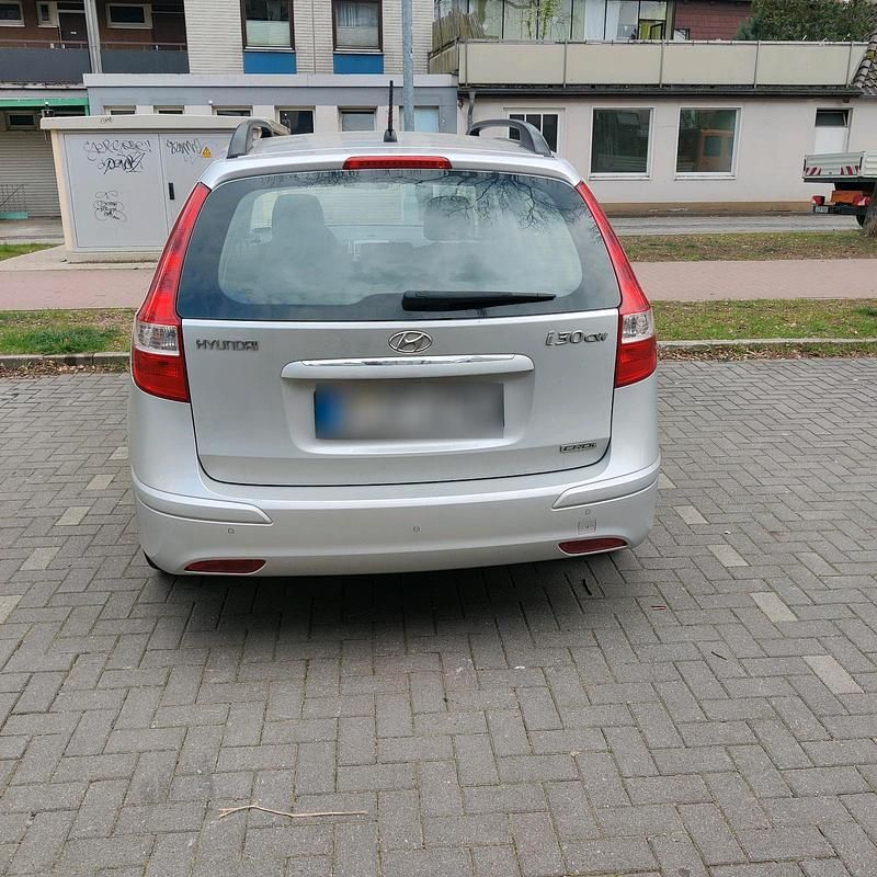 Gebraucht Hyundai i30 90 PS (66 kW) 2012 Silber Kombi