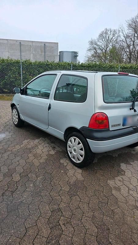 Second-hand Renault Twingo 58 CP (42 kW) 2004 Argintiu Hatchback
